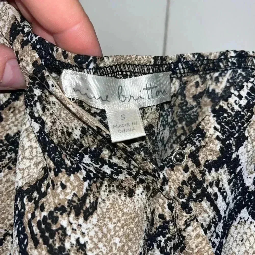 Nine Britton Snakeskin Sleeveless Summer Blouse Size S B46 - Picture 4 of 7
